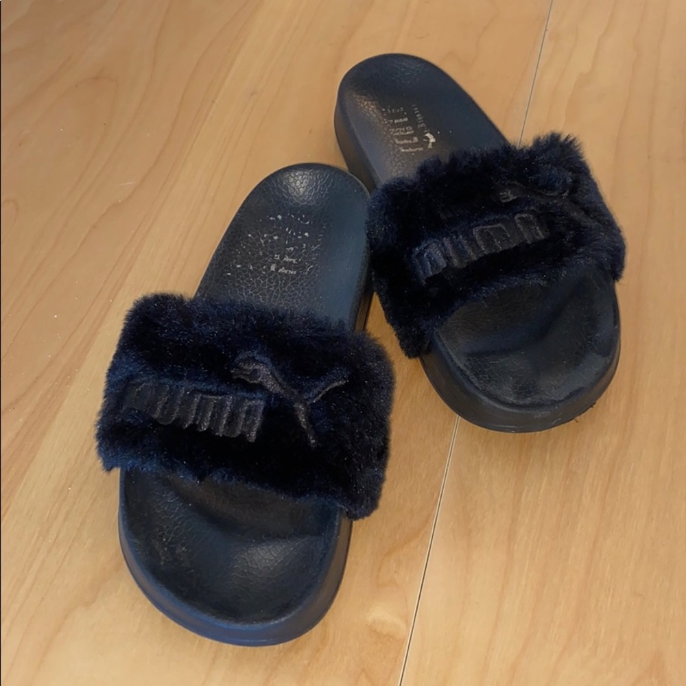 FENTY PUMA fluffy slides